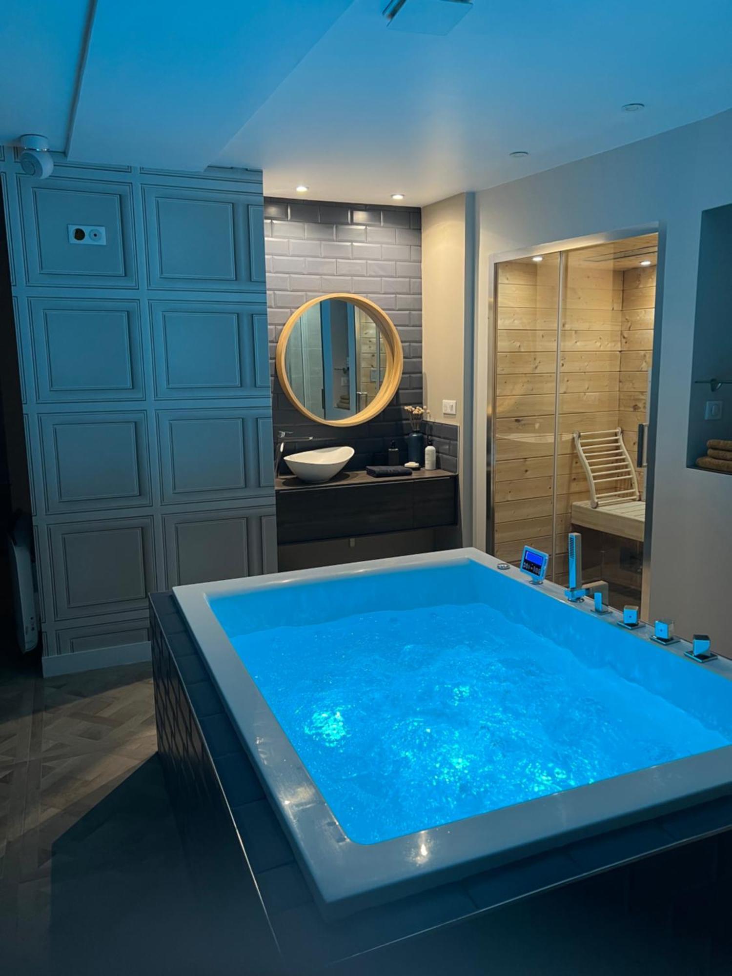 Appartement Avec Jacuzzi Sauna & Home Cinema - Nid D'Angers Exterior foto