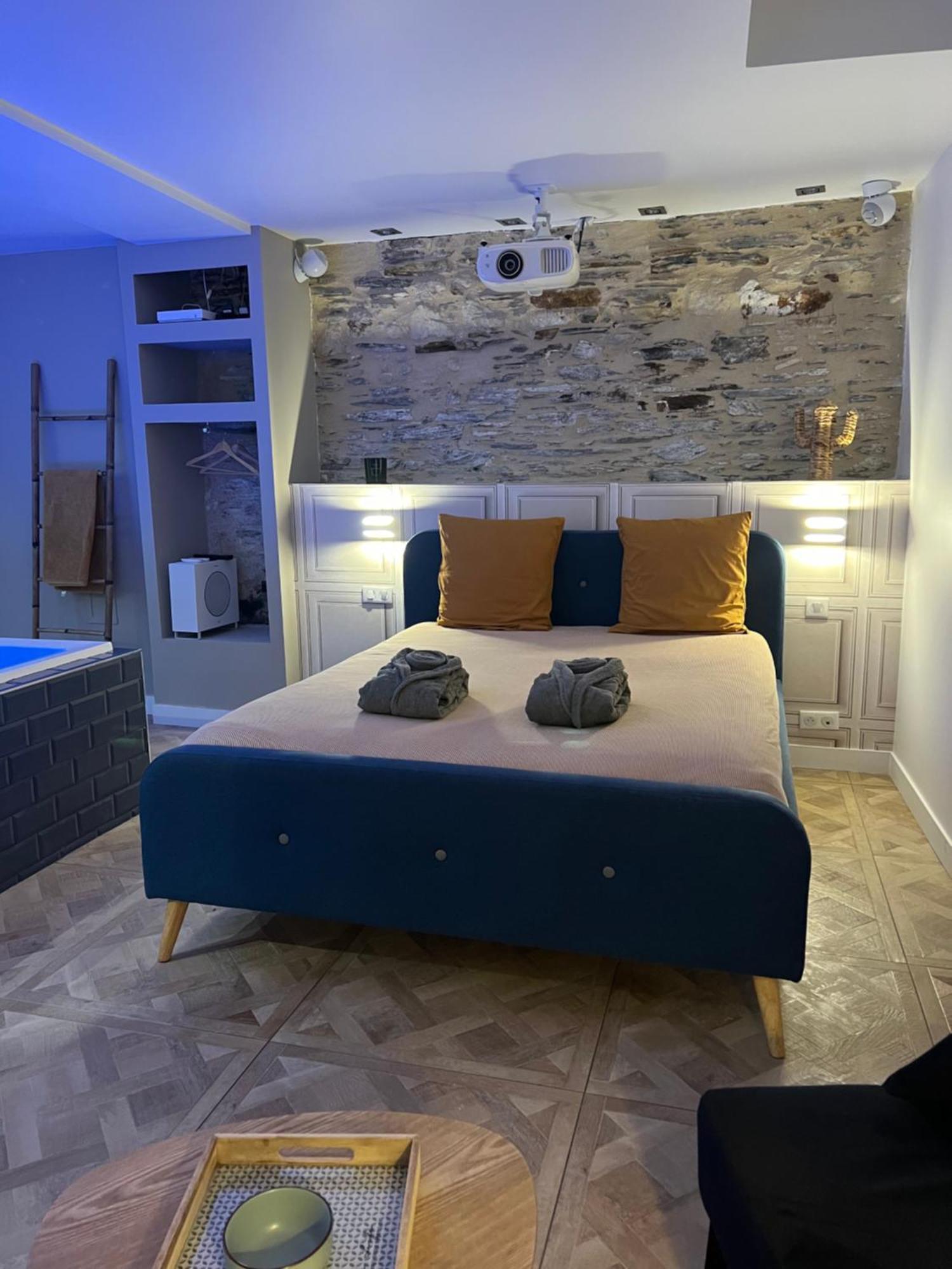 Appartement Avec Jacuzzi Sauna & Home Cinema - Nid D'Angers Exterior foto